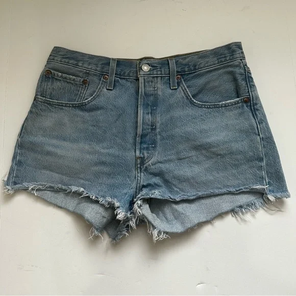501 Levi’s original high waisted shorts EUC denim shorts size 30 - Picture 3 of 13
